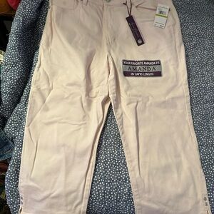 Gloria Vanderbilt Amanda Fit Capri Pants in Soft Pink